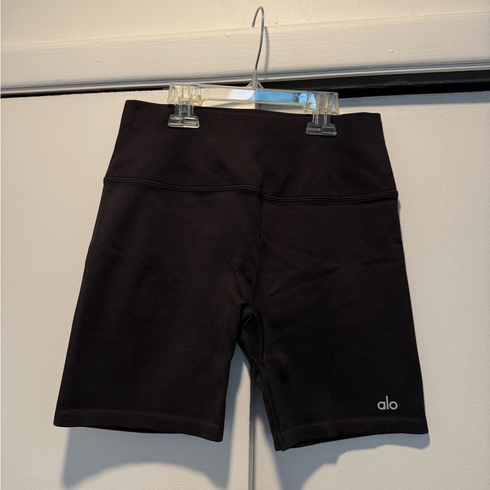 ALO YOGA 5” Seamless Ribbed Favorite Short - Black